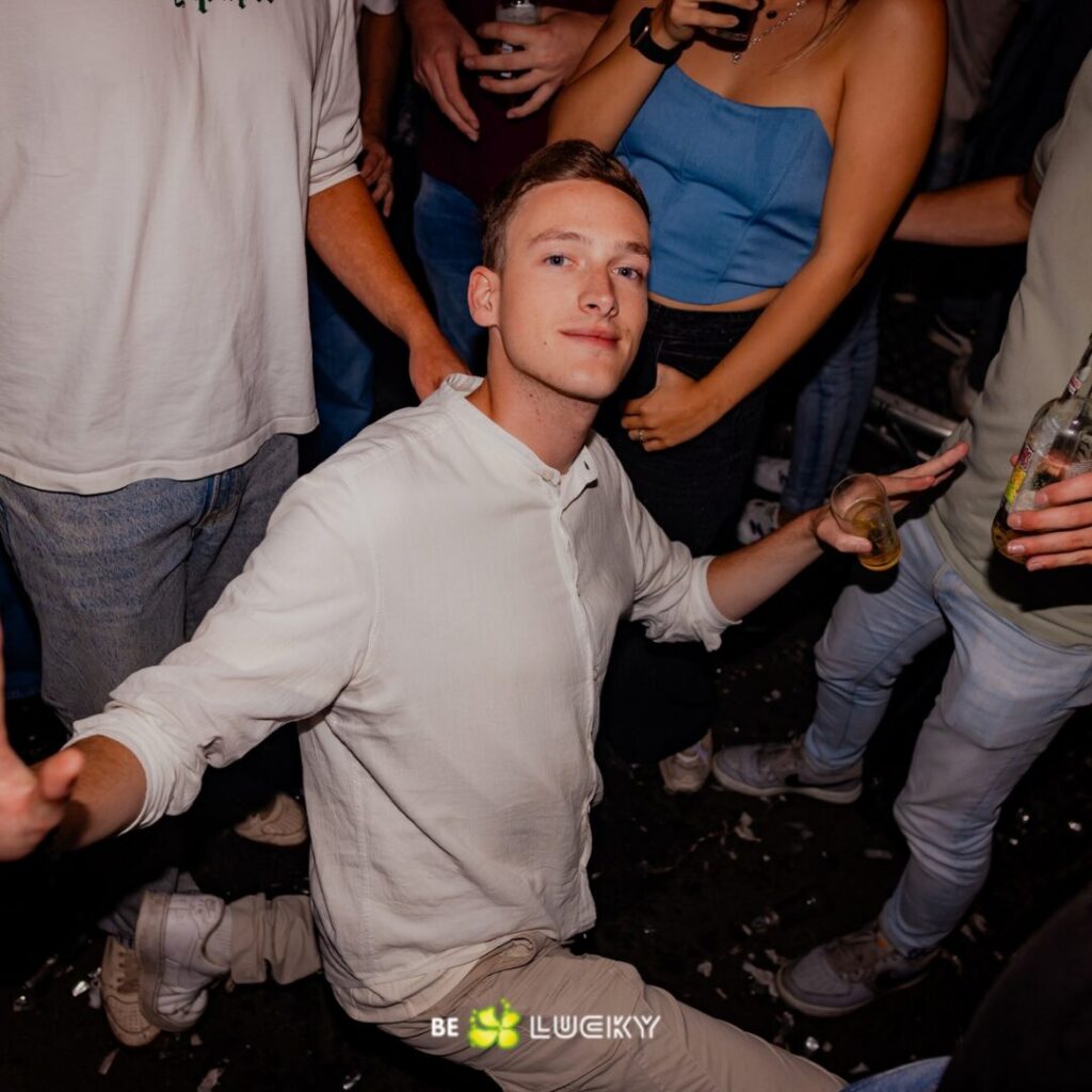 Replay de beste hits uit de jaren 00 en 10. Een feestje in Lucky Rijssen.