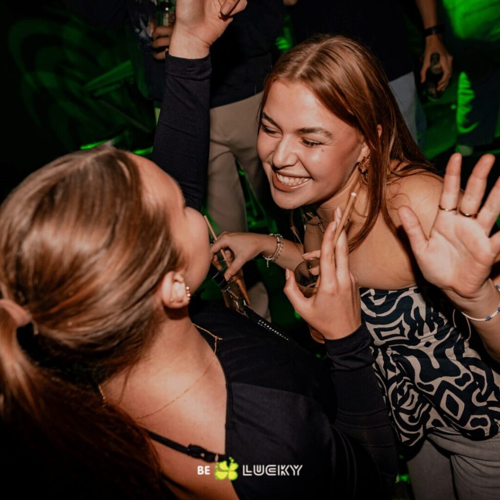 Replay de beste hits uit de jaren 00 en 10. Een feestje in Lucky Rijssen.