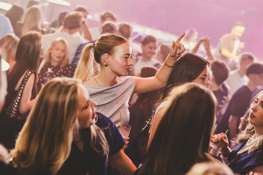 Dansende vrouwen