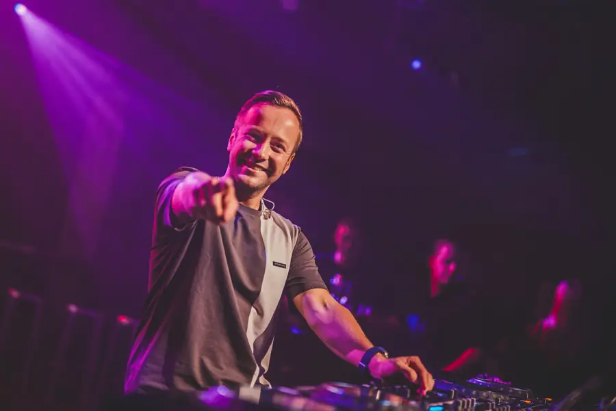 DJ Paxal draait partybangers op Replay in Lucky Rijssen